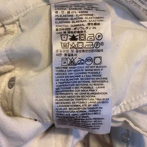 Levi’s White Jean Shorts - Picture 5 of 6